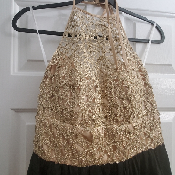 Gold & Black Gown Size Medium/ size 7/8 - Picture 3 of 7